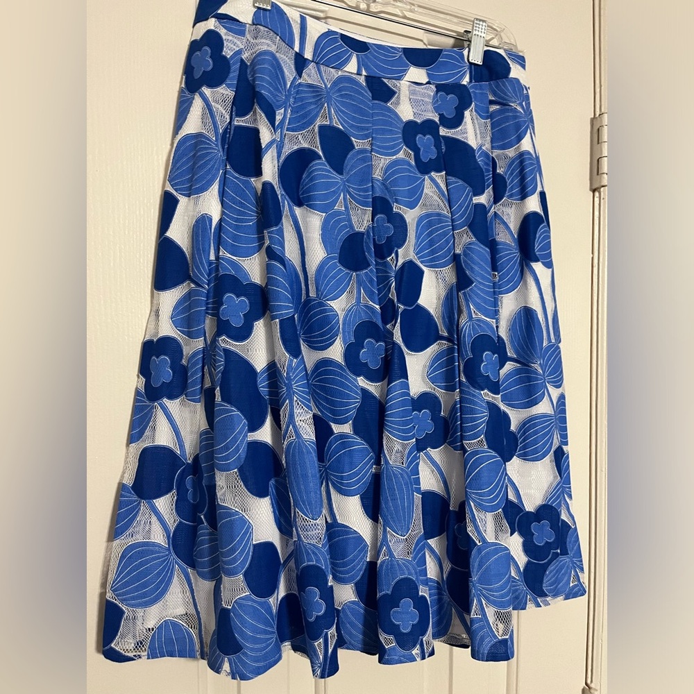 Talbots Blue Floral Full skirt Size 8 NWTS